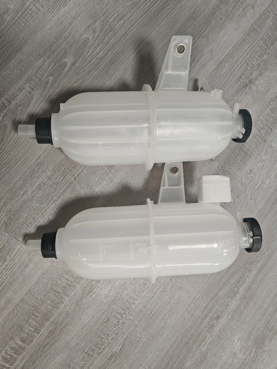 In-Stock Manufacturer Wholesale Japanese-Style Expansion Tank Corolla 16470-0L010 Expansion Water Tank Hilux