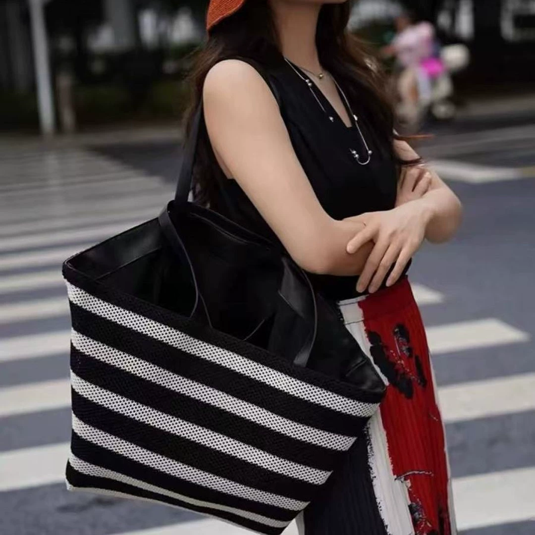 Capacious beach trend one-shoulder bag