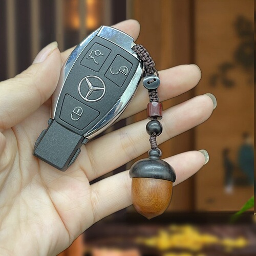 Creative acorn keychain solid wood pine cone personalized pendant internet celebrity wooden pendant men's and women's decoration diffuser