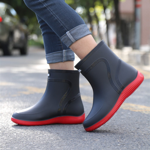 2024 New Style Velvet Black Fashionable Water Shoes Wholesale Men's Waterproof Anti-Slip Car Wash Fishing Mid-Tube PVC Rain Shoes