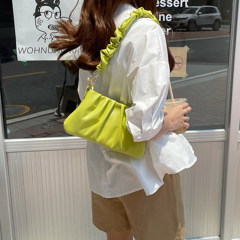 Borsa a tracolla monospalla versatile, di bassa qualità, con tracolla a forma di nuvola bianca plissettata estiva da donna_voghion.com