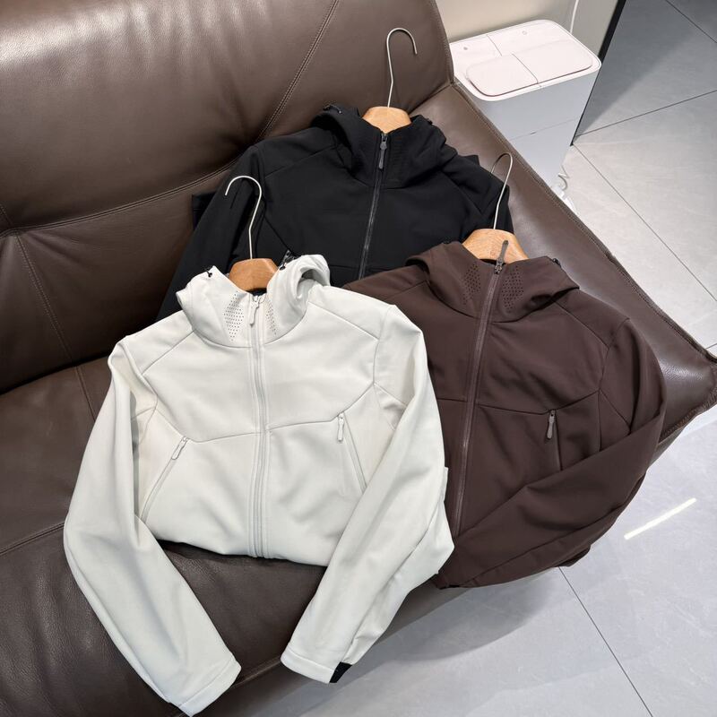 GM's affordable outdoor autumn/winter new collection: fleece-lined, thickened, breathable, perforated, hooded, windproof, and water-resistant jacket for men and women