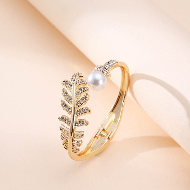 Fashion Creative Leaf Feather Diamonds Bracelet display picture 4