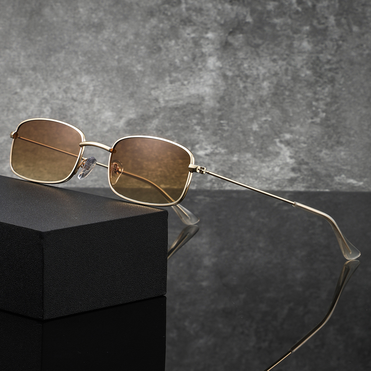 Fashionable glasses solar-powered, trend sunglasses, Korean style, European style, internet celebrity
