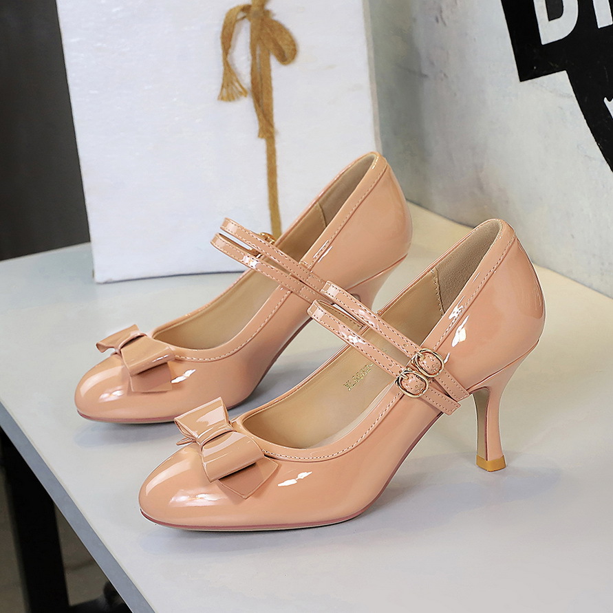 Damskor stiletto i lackläder med rosett i fransk stil_voghion.com
