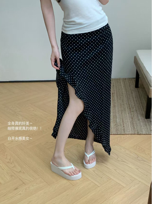 Chanclas de EVA para mujer para uso en exteriores, tacones altos de estilo europeo y americano, sandalias de verano, pantuflas de verano con suela gruesa que aumentan la altura.
