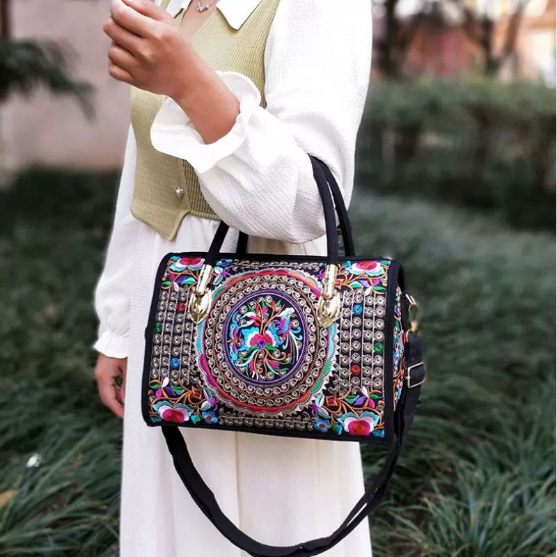 民族风绣花手提斜挎两用鼓包 时尚帆布绣花布包旅行单肩手提女包