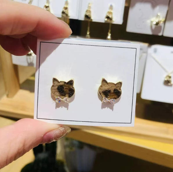 Earrings with bow