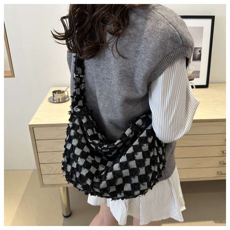 Casual and fashionable crossbody bag 2025 new style large-capacity simple checkered single-shoulder bag, personalized and versatile, lightweight underarm bag undefined