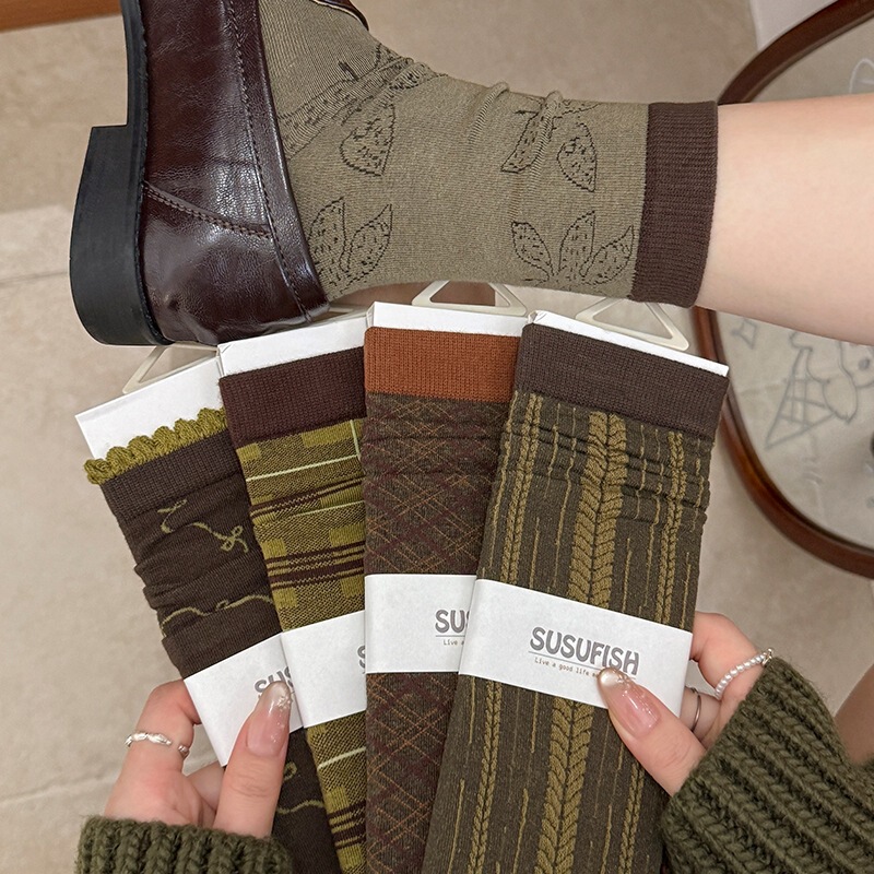 2026 Autumn/Winter Original Artistic Retro Floral Mid-Calf Socks for Women, All-in-One Coffee-Colored Cotton Slouch Socks 2026 Autumn/Winter Original Artistic Retro Floral Mid-Calf Socks for Women, All-in-One Coffee-Colored Cotton Slouch Socks