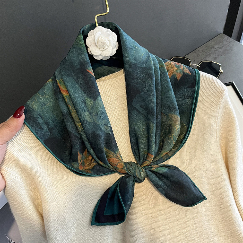 2023 Primavera/Estate Nuova Moda Fragrante Nuvola Filato Sciarpa Stampa Floreale Temperamento Sciarpa Quadrata Sciarpa Mamma_voghion.com