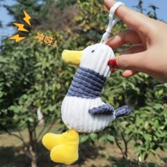 爆発的なネット赤給油アヒルのぬいぐるみストラップかわいい給油アヒルの醜い萌え人形バックパックカモメのキーホルダーストラップ