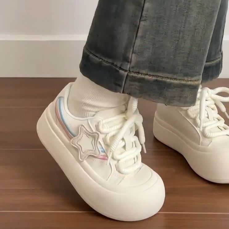 Modas coreanas de nicho zapatos de skate para mujeres 2025 primavera sensación de diseño de zapatos blancos en la moda zapatos de estrellas casuales