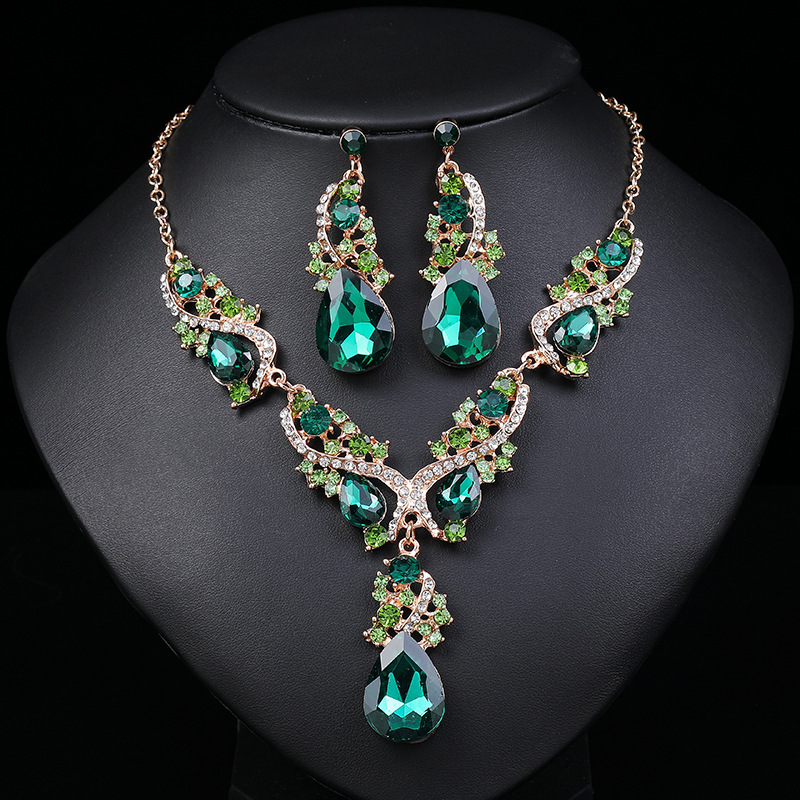 European and American foreign trade new exaggerated necklace earrings set retro cross mirror for alloy plating jewelry dress European and American foreign trade new exaggerated necklace earrings set retro cross mirror for alloy plating jewelry dress
