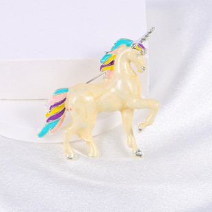 Creative cute zodiac horse brooch imitation enamel horse to success animal pin cartoon unicorn corsage accessories fashion