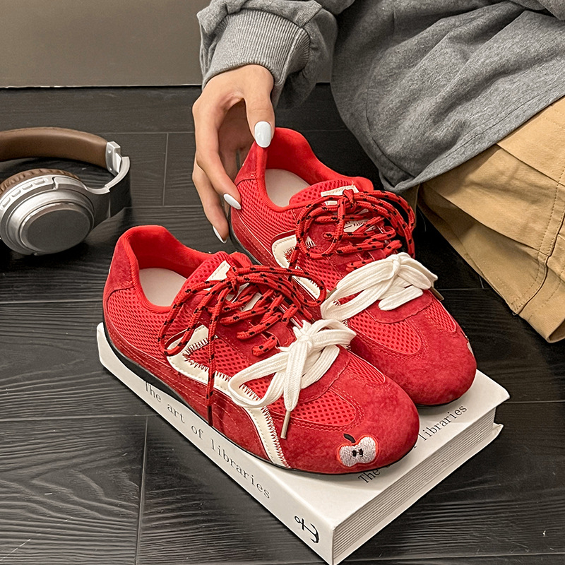 [Versión de cuero] Cat and Sofa 2025 zapatos de manzana súper fuego zapatos de carreras de suela fina roja nuevos zapatos de entrenamiento alemán para parejas