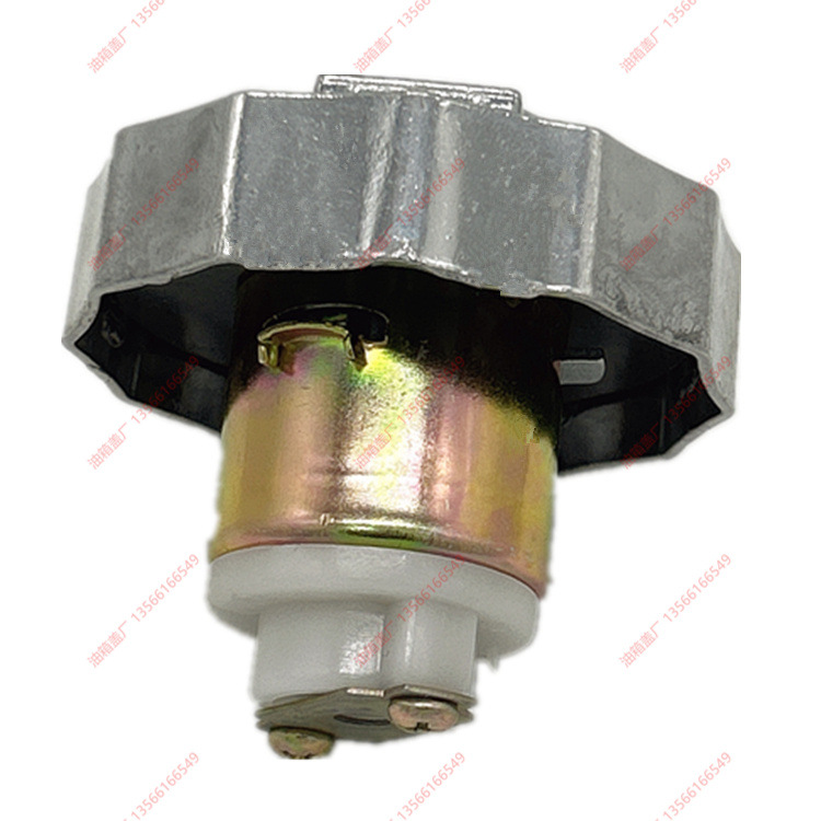 Applicable to Isuzu Truck Qingling 100P600P Jiangling Shunda Kaiyun Kairui Era Hexagon Lock Fuel Tank Cap
