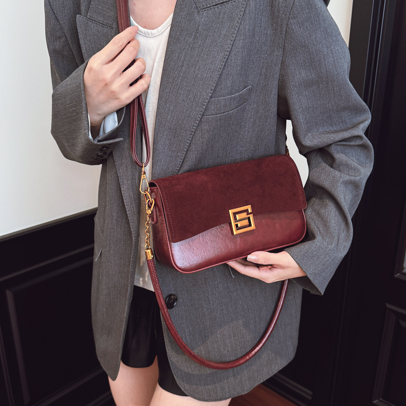 Transfronterizos de alta sensación bolso de brazo bolso de mujer 2025 invierno nuevo nicho de estilo retro bolso de hombro bolso de moda image 4