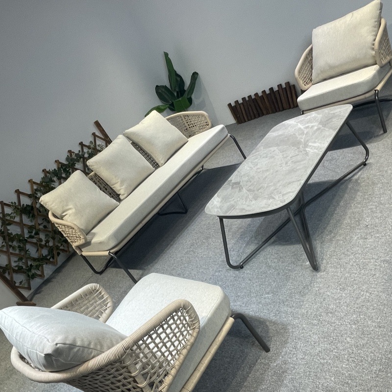 Sofá al aire libre tela de caña muebles de patio balcón mesas y sillas combinación diseñador tela de cuerda al aire libre silla de caña casual tres piezas set