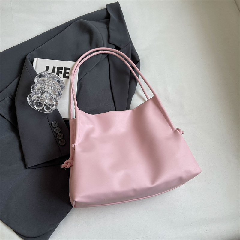 Primavera y verano bolsas populares de gran capacidad para mujeres 2024 nueva moda bolsas de hombro axilar de alta calidad bolsas de viaje