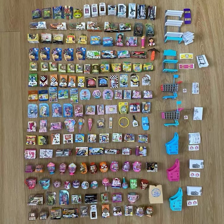 10 pequenos brinquedos aleatórios sem duplicação