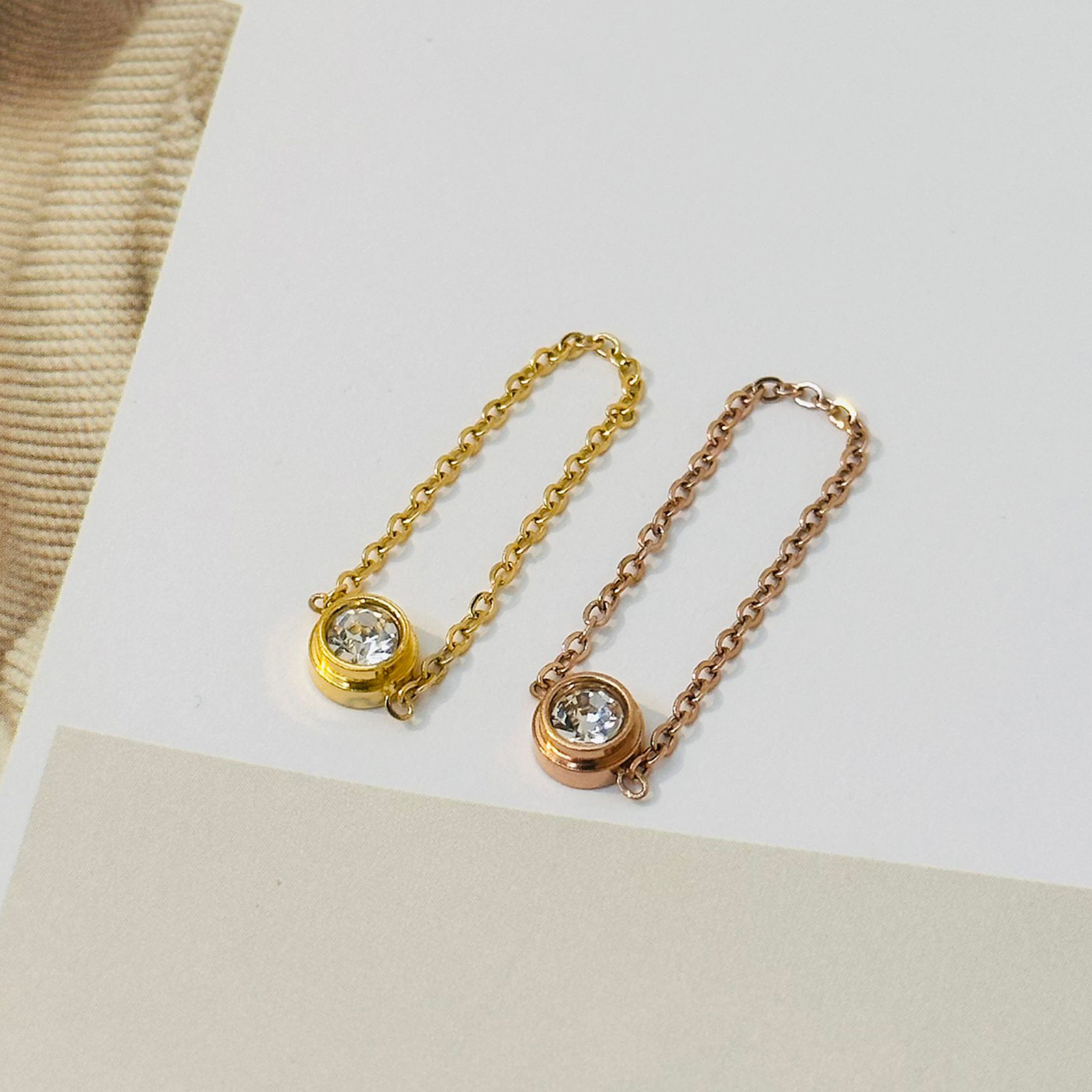 Collar de burbujas de platillo volador pequeño de un solo diamante, cadena de clavícula de sentido avanzado para mujer, acero de titanio, oro de 18k, joyería que no se desvanece