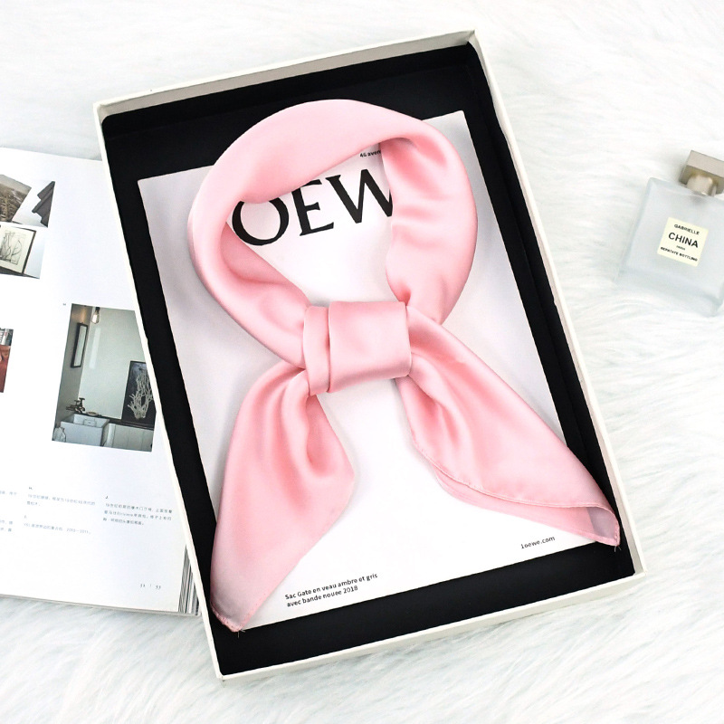 Comercio exterior primavera y otoño bufandas de seda delgadas de color sólido simple 70 bufandas de seda cuadrada de moda para viajes versátiles bufandas de mujer sensación de alto nivel