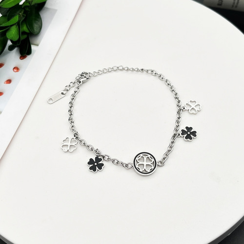 2024 Fashion Korean Version Hollow Four-leaf Clover Bracelet Seiko Clavicle Chain Versatile Simple Ladies Factory Wholesale