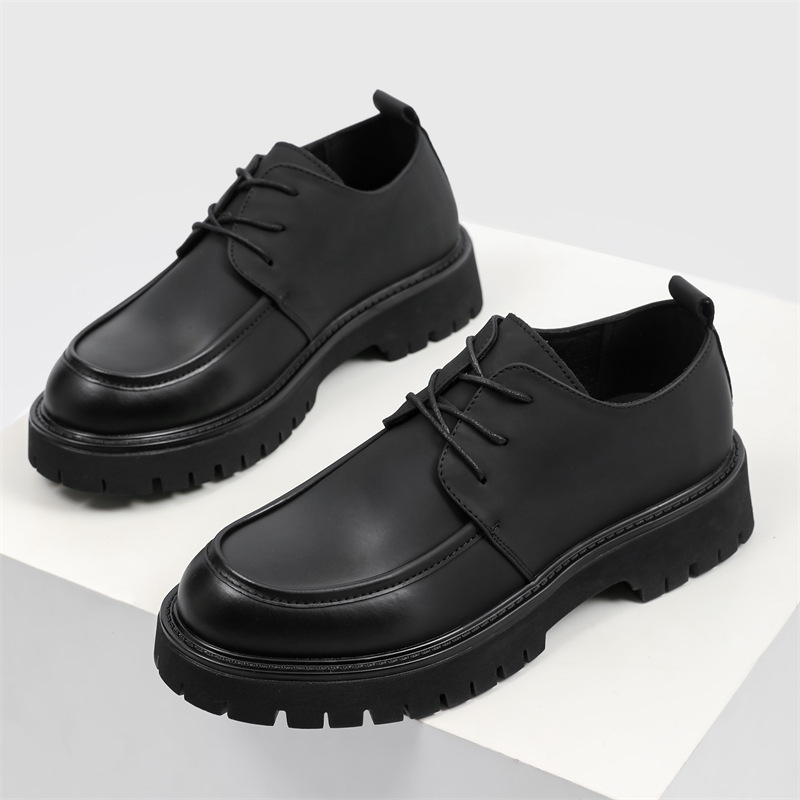 Nuevos zapatos de cuero para hombres, moda coreana, zapatos guapos para hombres, cordones casuales para jóvenes, zapatos negros británicos.