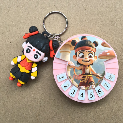 創意的なミニピアノのキーホルダーが光ります。|undefined