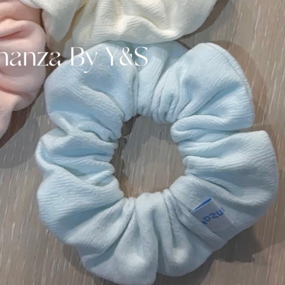 Milk blue hair circle