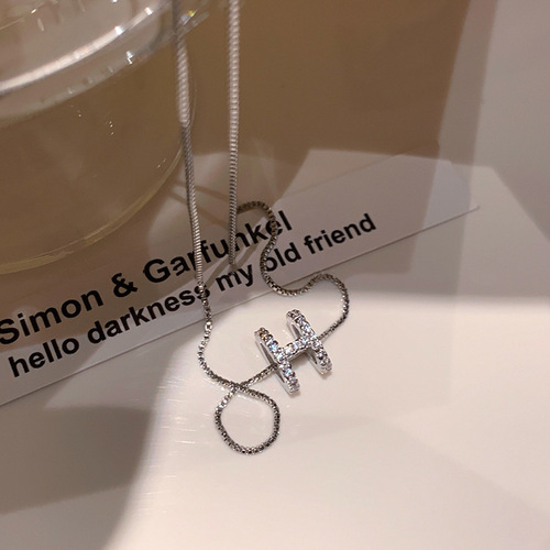 Japanese and Korean ins fashion H letter pendant necklace  new niche versatile clavicle chain female internet celebrity necklace