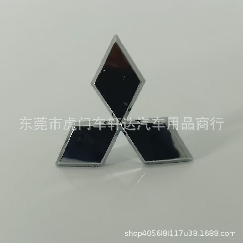 미쓰비시 스티어링 휠 로고는 4.7*4.2 실버 커버입니다.