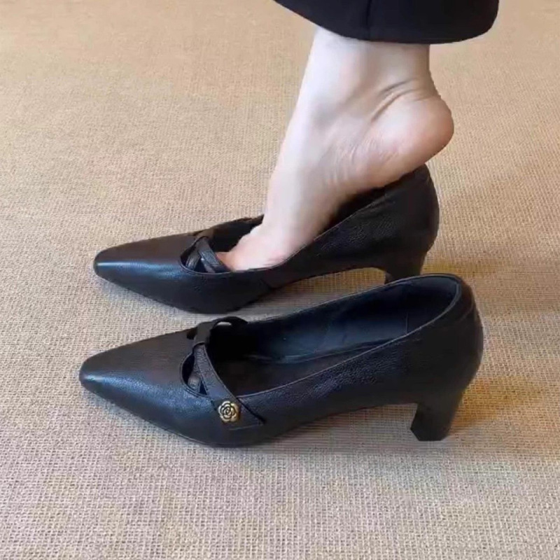 Zapatos de camellia retro franceses de punta punta punta 2026 primavera y otoño nuevos zapatos de tacones altos poco profundos temperamento universal zapatos marizhen