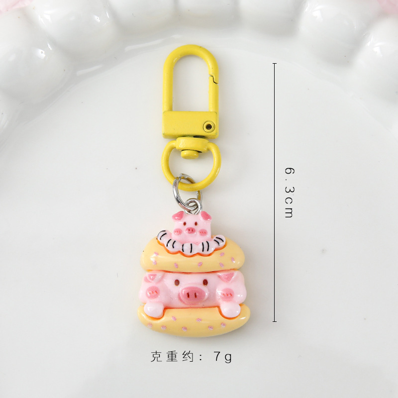 グルメのデザートの子豚のキーホルダーのアクセサリーが可愛いです。|undefined