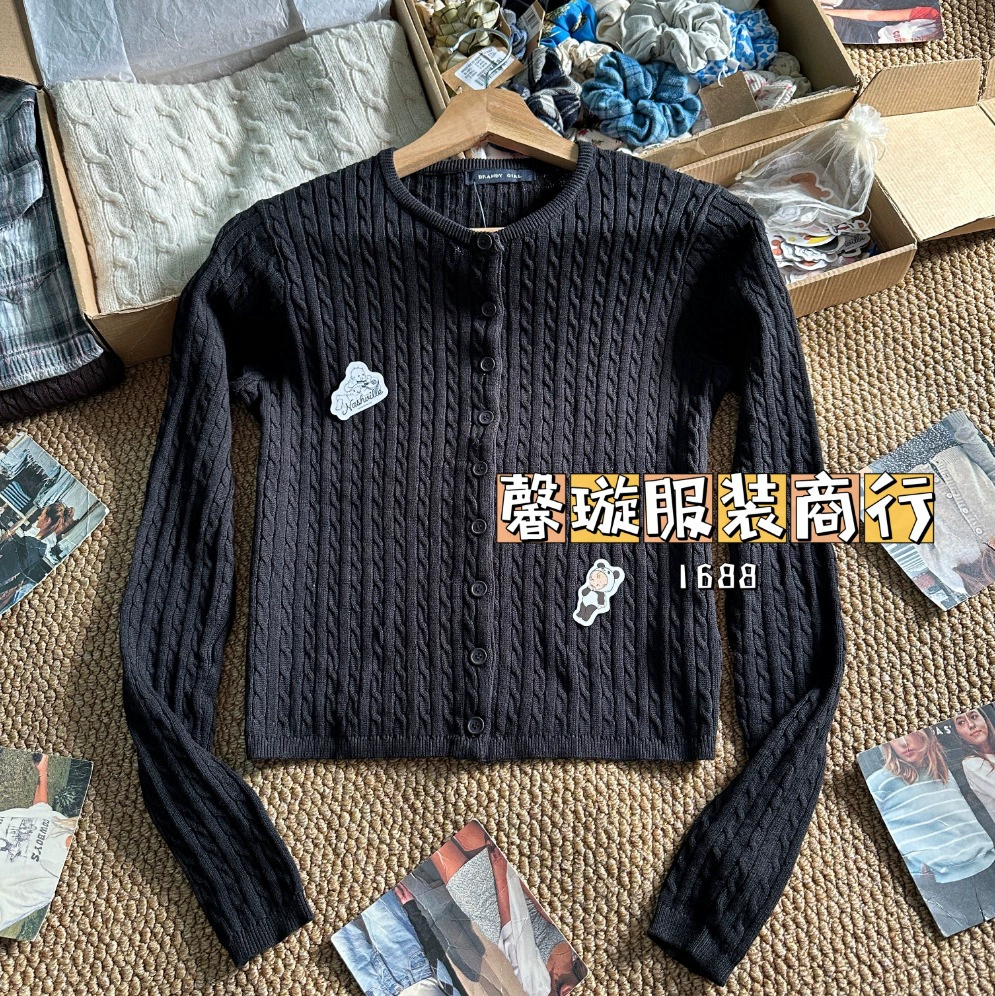 Кардиган-свитер, slim fit, белый пин с косичкой/косой детали, один размер, изделие из вязаного узором трикотажа
