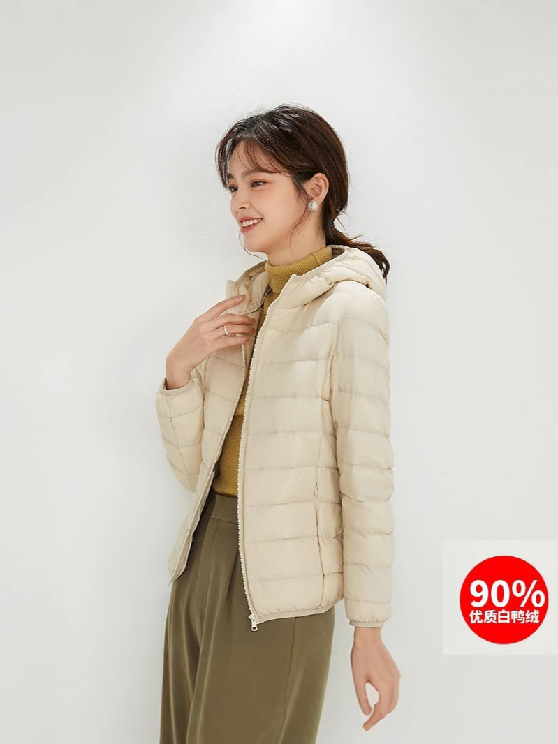 90 chaqueta de plumón de mujer con capuchón ligero corto de tamaño grande ligero estilo extranjero chaqueta de plumón blanco chaqueta Pinghu al por mayor