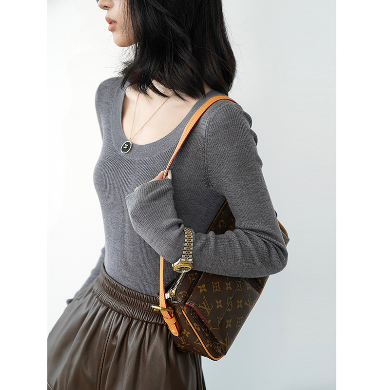 Breaking News! 5 Colors German Yangzi Fine Imitation Merino Wool Silk U-Neck Base Shirt Women's Sweater Breaking News! 5 Colors German Yangzi Fine Imitation Merino Wool Silk U-Neck Base Shirt Women's Sweater