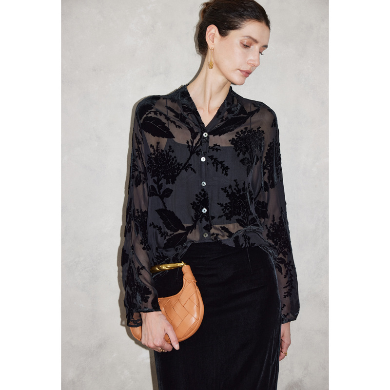 Silk Velvet Shirt for Women 2026 Autumn and Winter, V-Neck, Floral Pattern, Slightly Sheer, Long-Sleeve, Versatile Mulberry Silk Top Silk Velvet Shirt for Women 2026 Autumn and Winter, V-Neck, Floral Pattern, Slightly Sheer, Long-Sleeve, Versatile Mulberry Silk Top