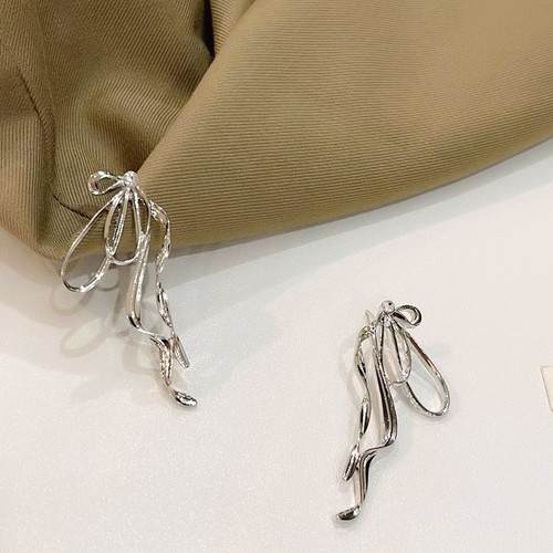 Japanese and Korean ins temperament irregular bow earrings fairy sweet cool metal earrings S925 silver needle earrings wholesale
