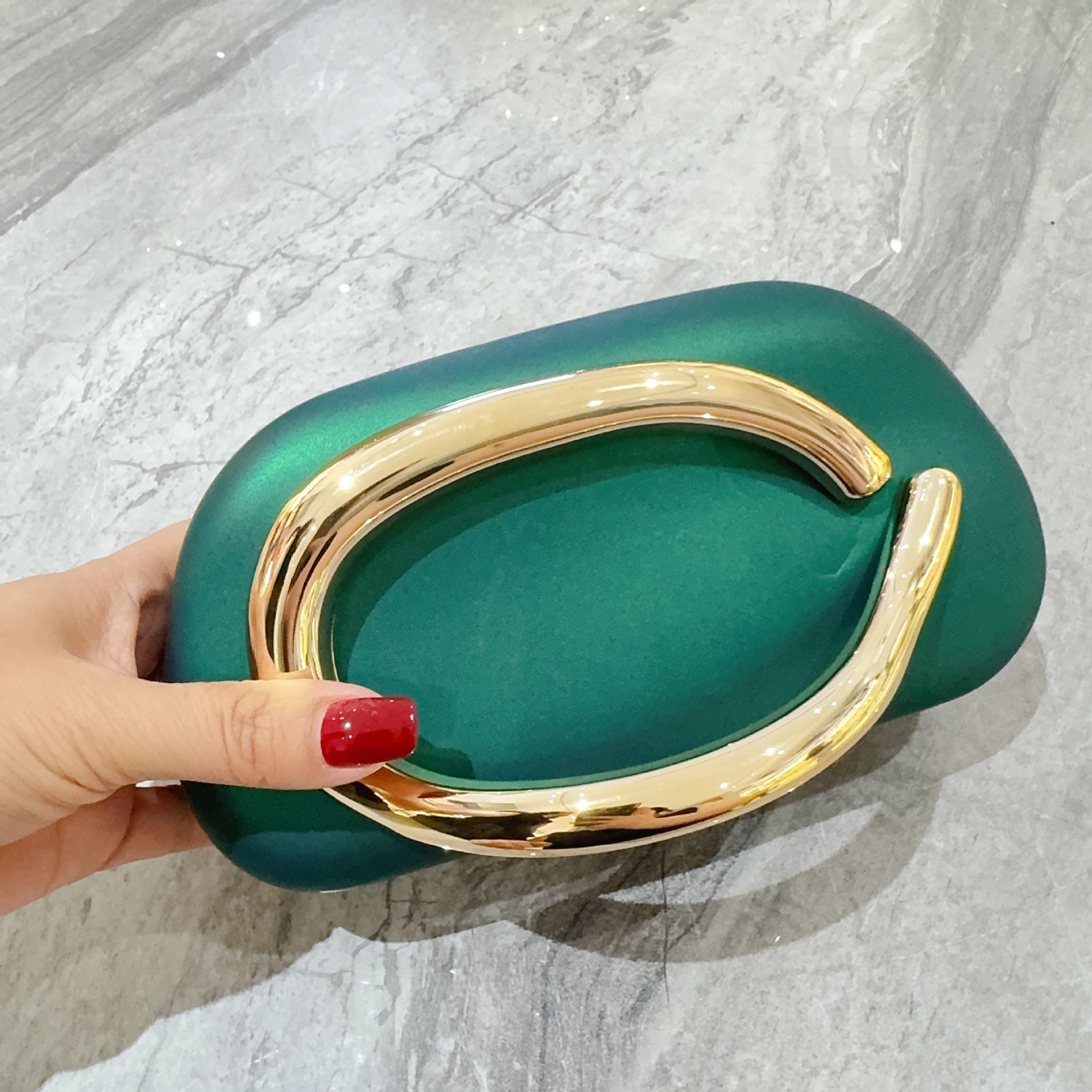 Europa y América tendencia transfronteriza bolsa de cena ligera de lujo bolsa acrílico cadena metal para llevar un solo hombro bolso de mano ropa de noche