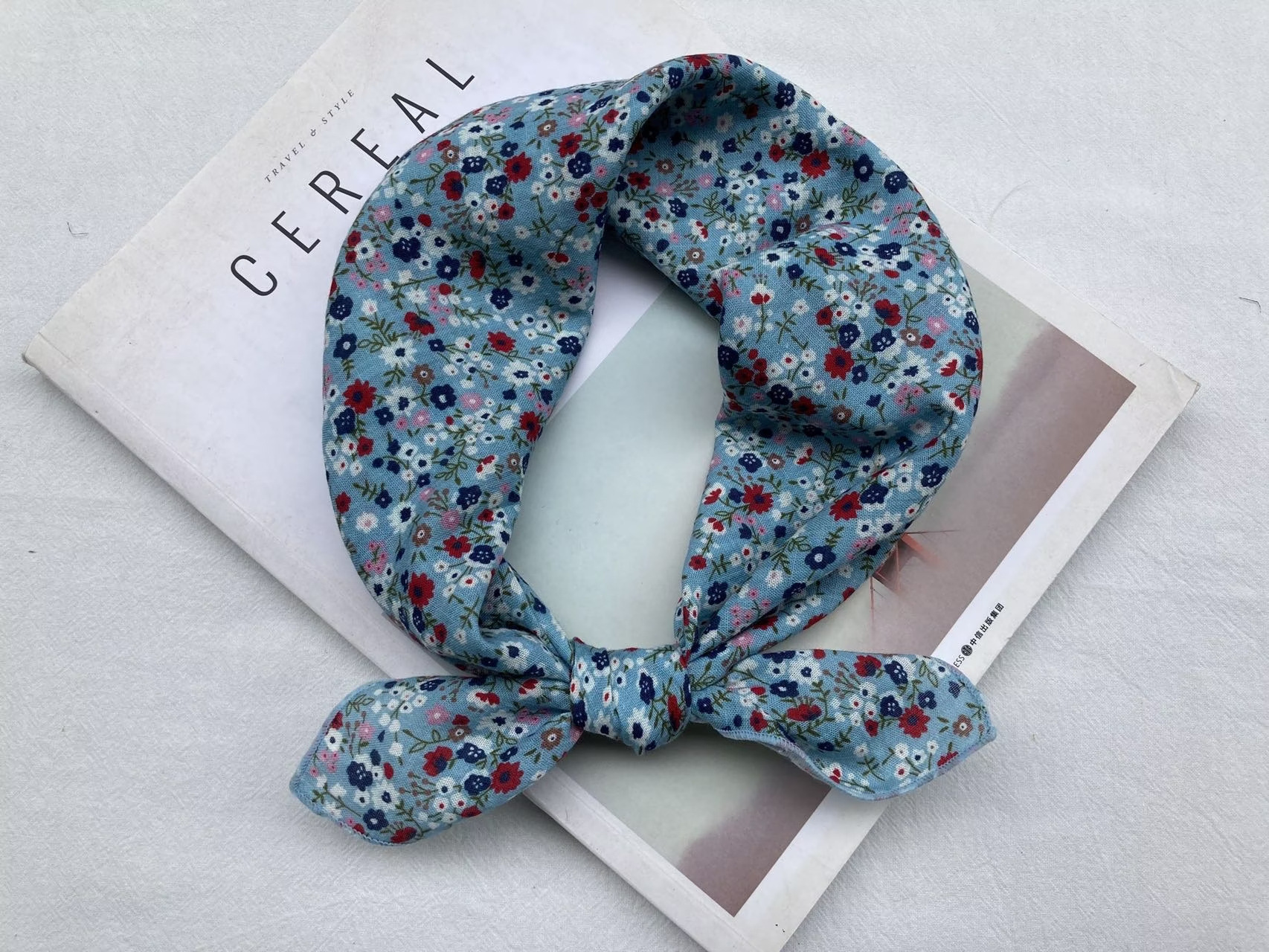 27 화려한 작은 꽃무늬 블루