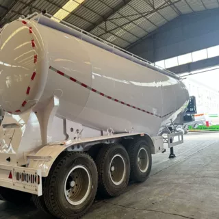 跨境供货45方散装水泥罐车 55方粉粒颗粒运输罐车