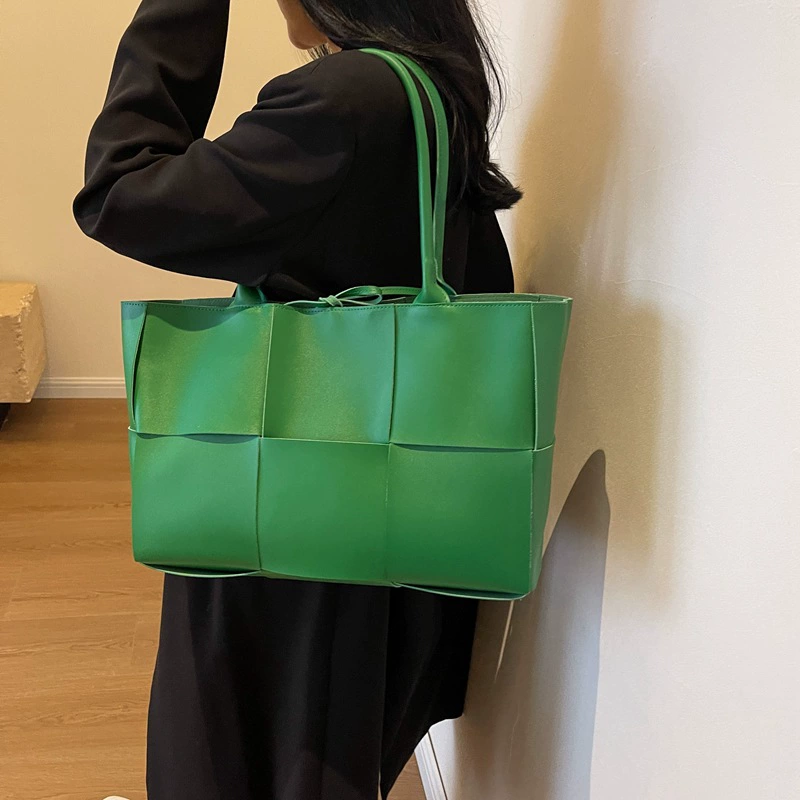 (Cross-border trading), woven capacious retro bag, high-end