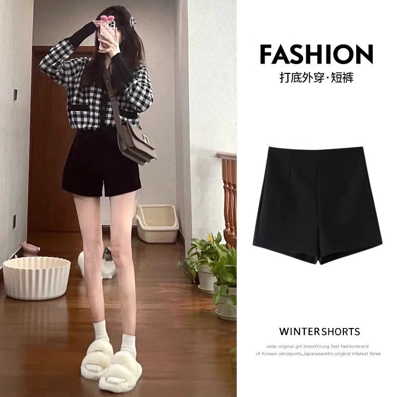 Elastic spring trousers, black colored thin fitted shorts, tight, A-line, hip-accented