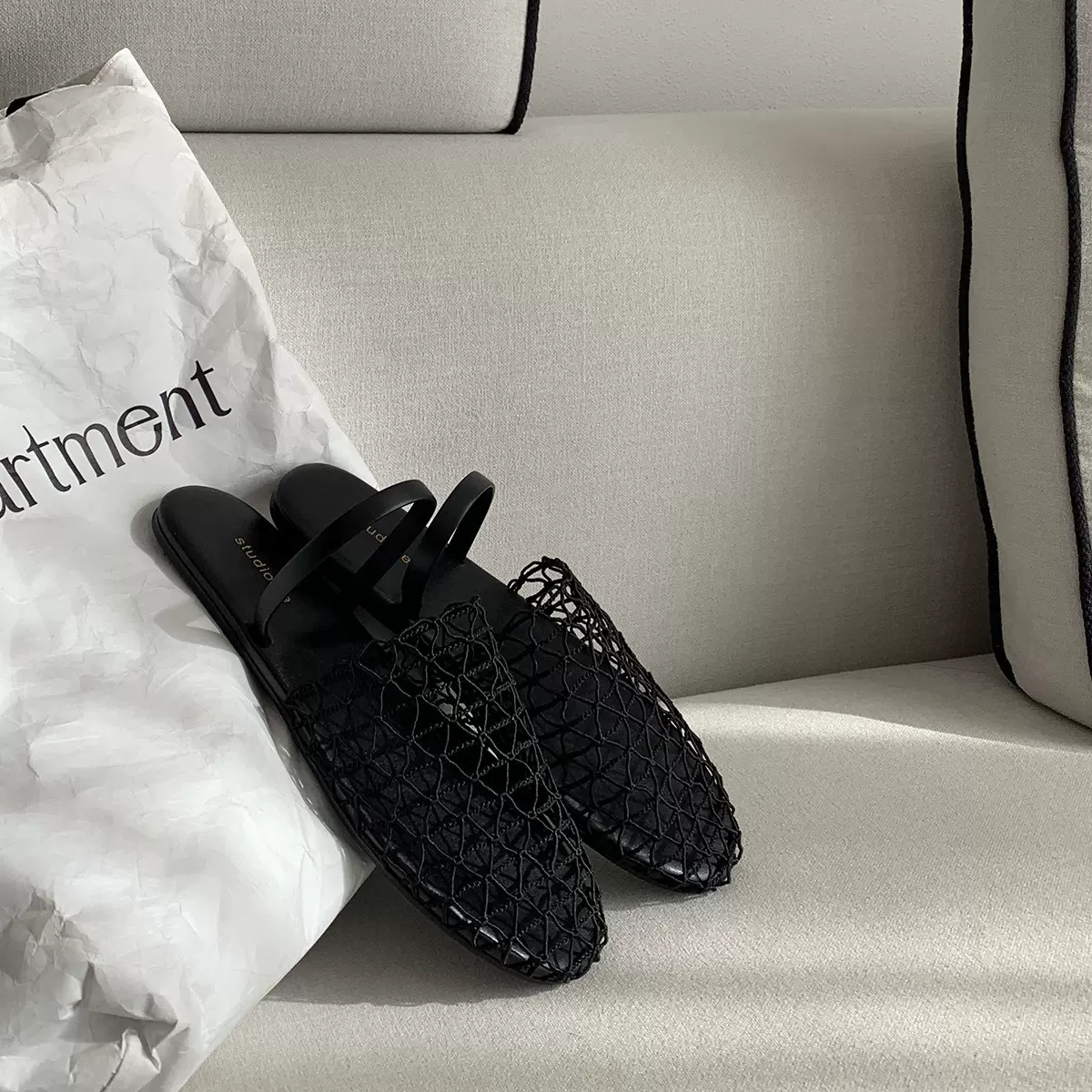 现货秒发！葡萄妈同款鞋渔网镂空小众外穿一字带包头平底凉拖鞋女