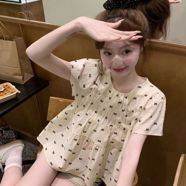 Summer shirt with a round collar with bow