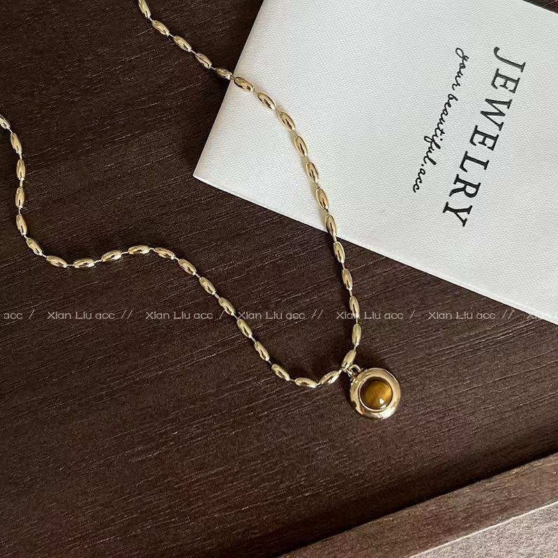 2025 nuevo lujo ligero y frío viento accesorios retro moda cadena de clavícula para mujeres superpuestas accesorios temperamento al por mayor image 3
