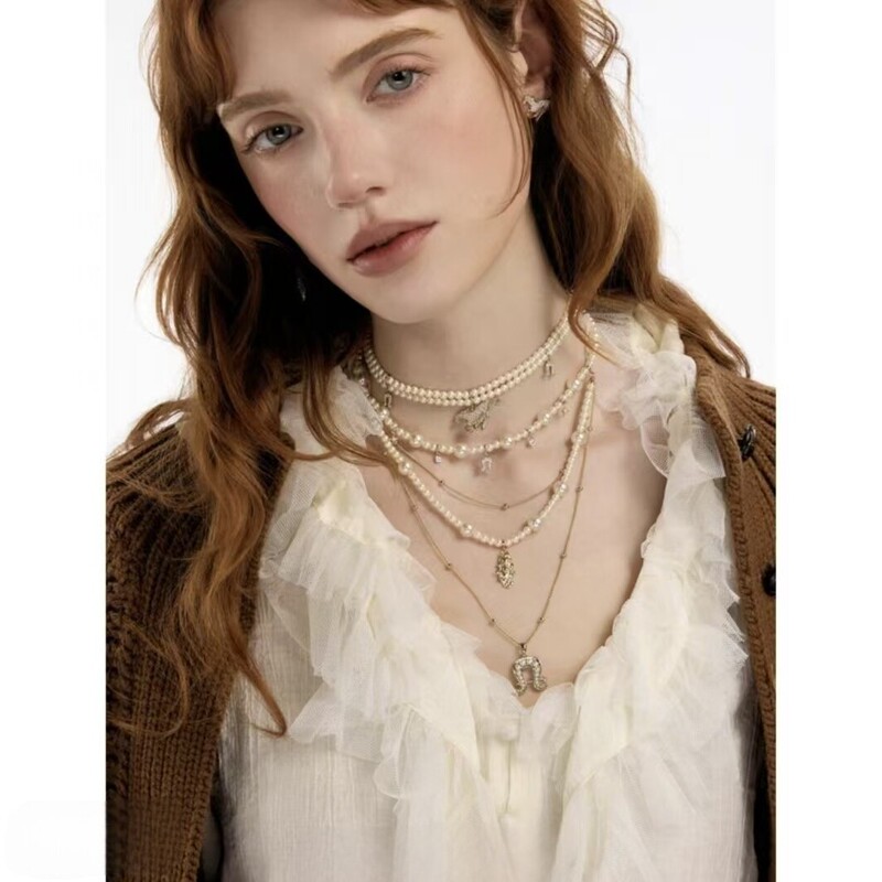 European and American Heavy-Duty Multi-Layered Pearl Necklaces with a Light Luxury and High-End Feel, Vintage Niche Design Clavicle Chain Accessories