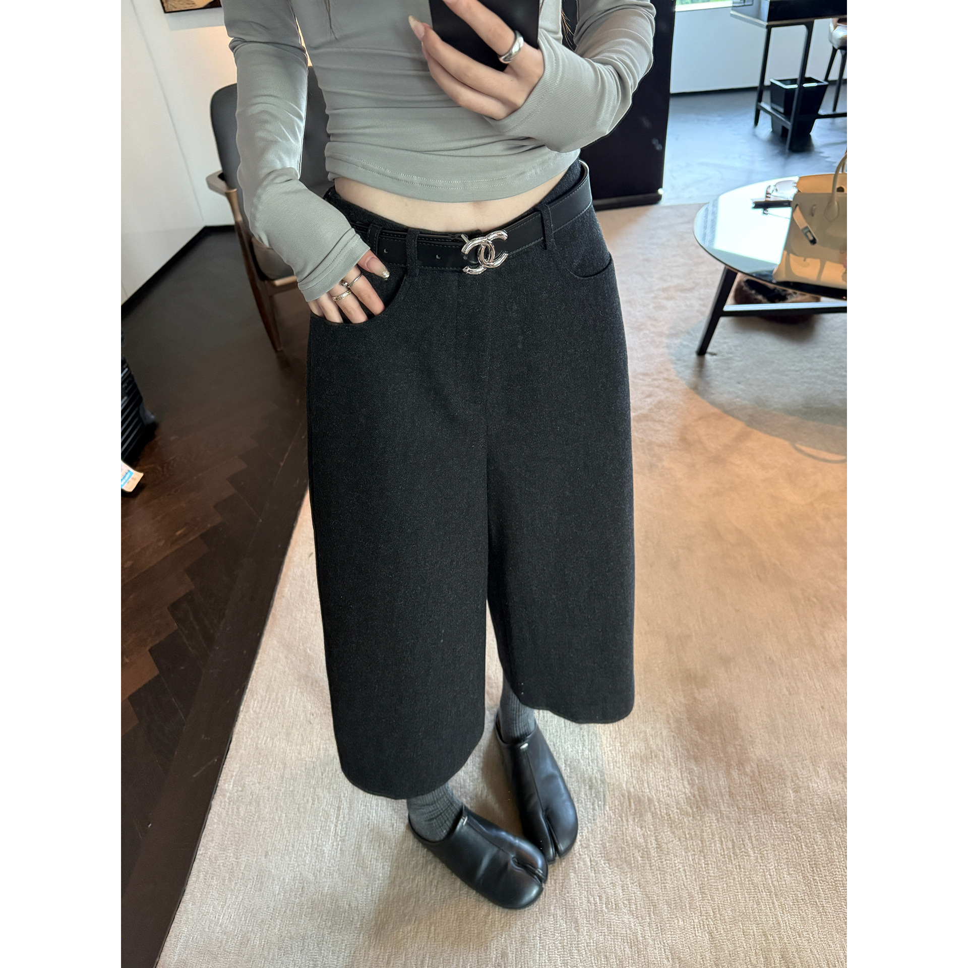 Here Yaya Shop's Latest Must-Have Item: Fashionable and Slimming Woolen Cropped Pants # Four Thousand Two Hundred and Nineteen